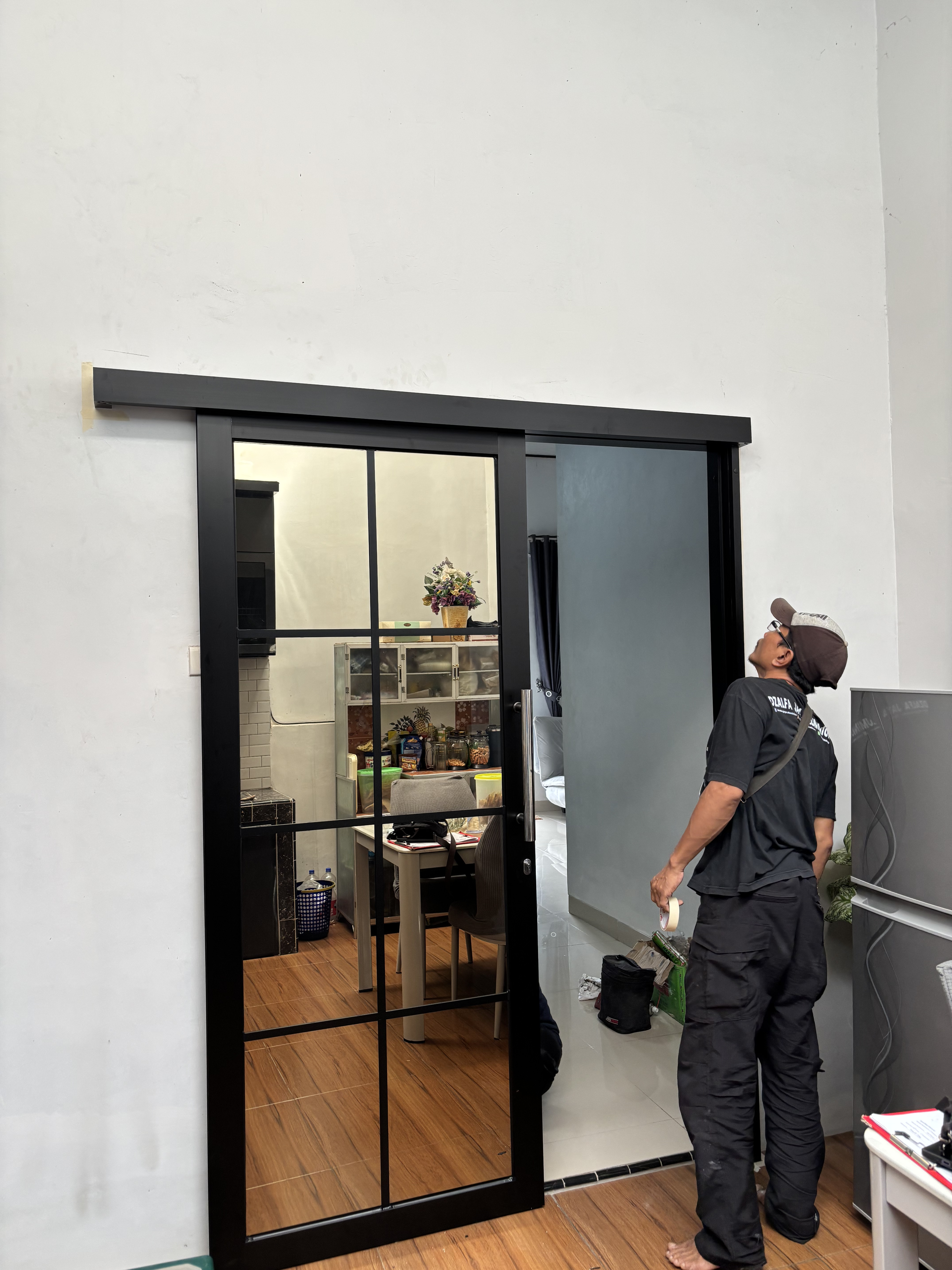 Partisi kaca one way aluminium